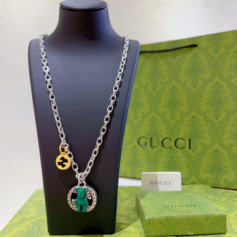 G*u*i necklaces
